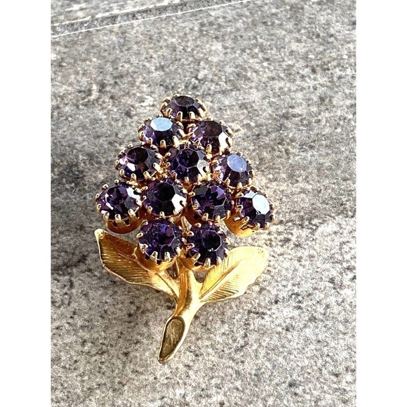 Vintage Brooch Crystals Grape Cluster Gold Tone - Picture 1 of 6
